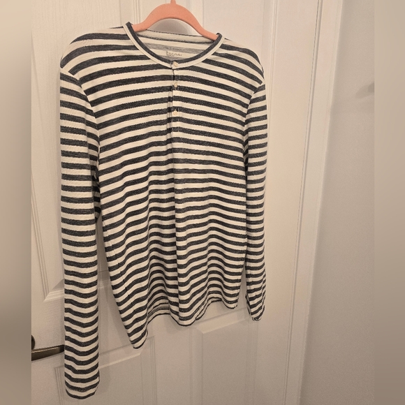 Club Monaco🩶striped tee - Picture 2 of 3
